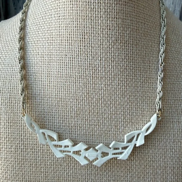 VIntage Crown Trifari White Metal Choker Necklace - Picture 4 of 5